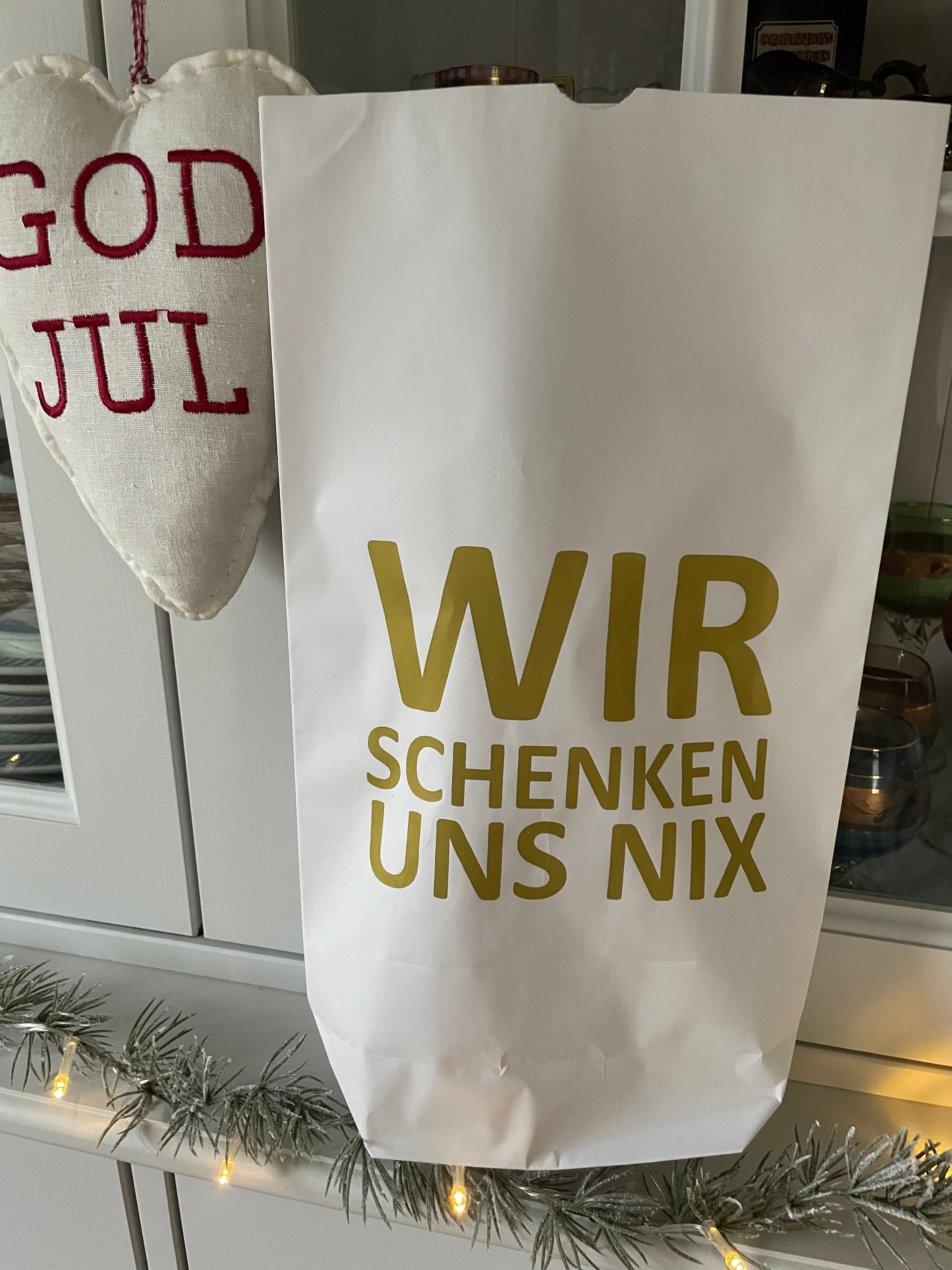 Paperbag Small - WIR SCHENKEN UNS NIX